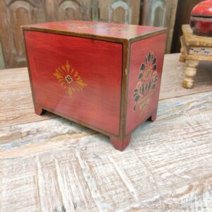 retro dipinto di cassettiera da tavolo rossa portagioie