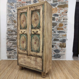 armadietto vintage decorato colore giallo