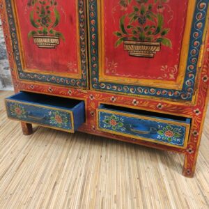 cassetti della dispensa a vetri dipinta a fiori