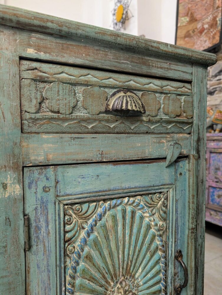 MOBILETTI COMODINI CON ANTA SCOLPITA E CASSETTO - immagine 2