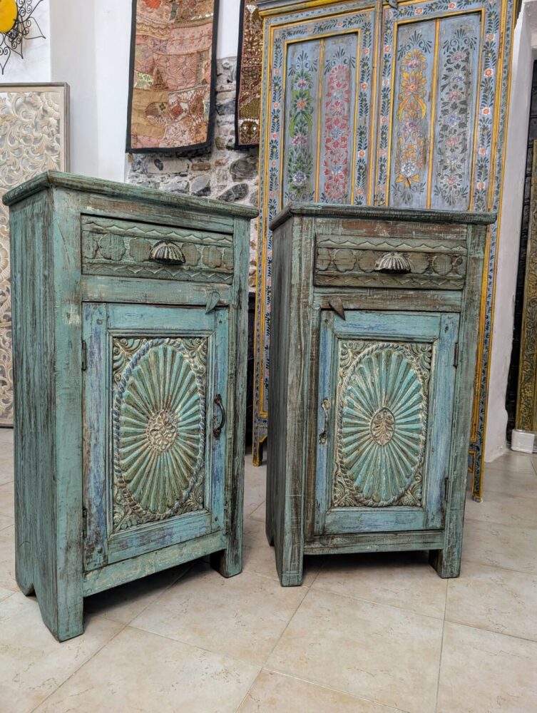 MOBILETTI COMODINI CON ANTA SCOLPITA E CASSETTO - immagine 4