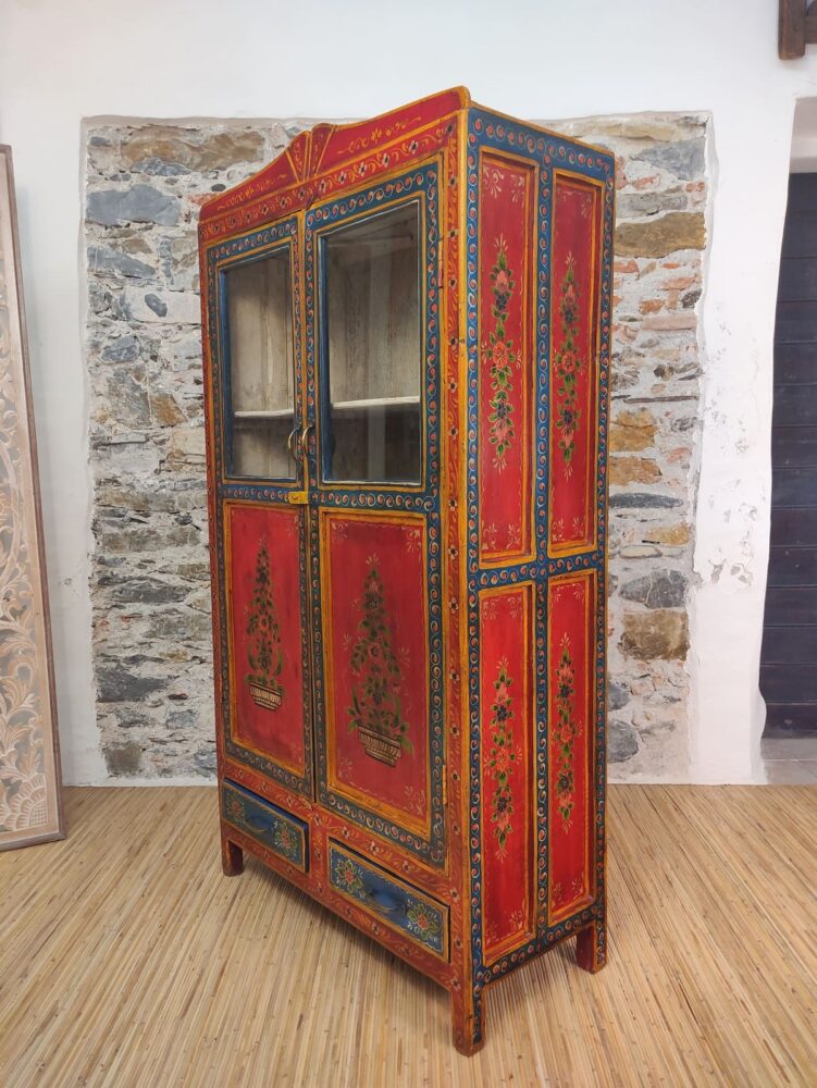 lato decorato a fiori della dispensa a vetri indiana