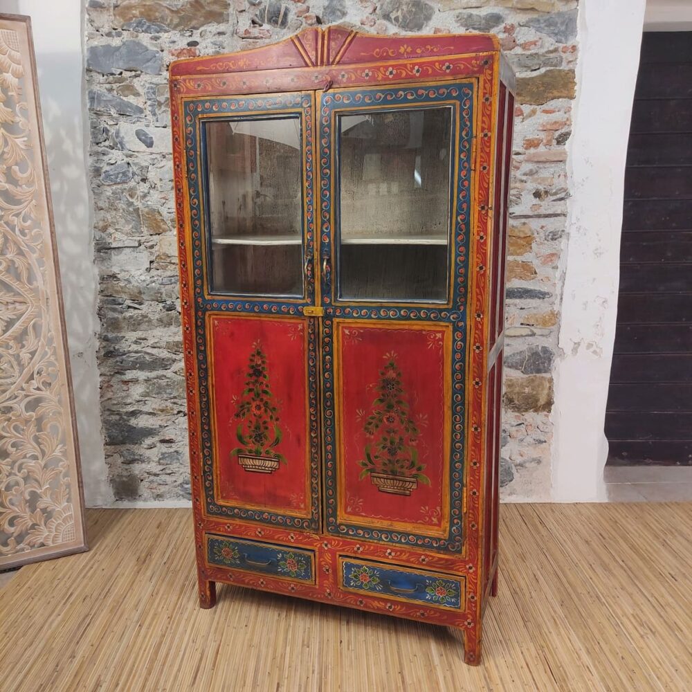 mobile dispensa rosso a vetri dipinto a fiori