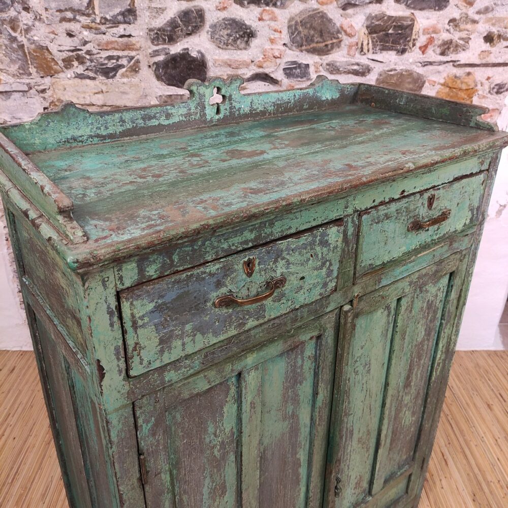 piano da lavoro con bordo in legno di credenza verde vintage