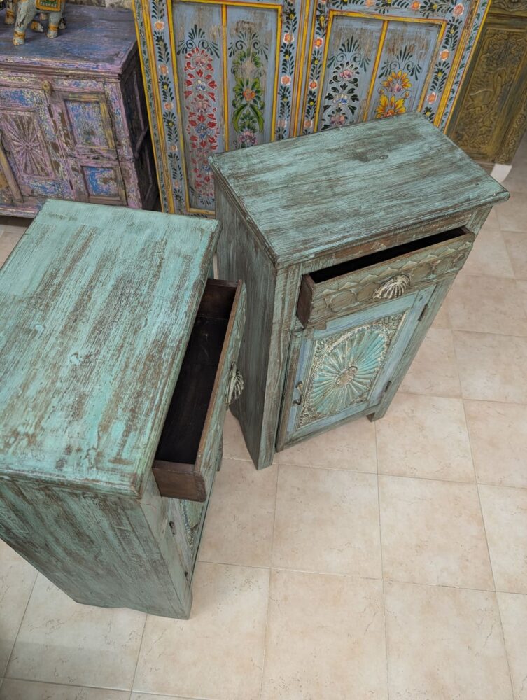 MOBILETTI COMODINI CON ANTA SCOLPITA E CASSETTO - immagine 8