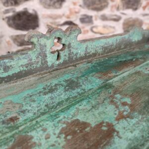 decorazione con trifoglio intagliato traforato di credenza verde vintage