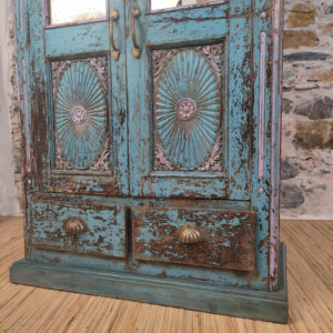 armadietto vintage blu restaurato con specchi