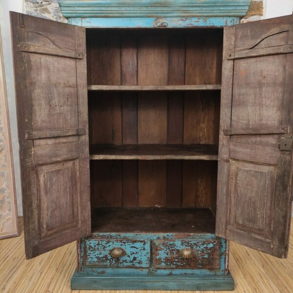 interno armadietto vintage blu