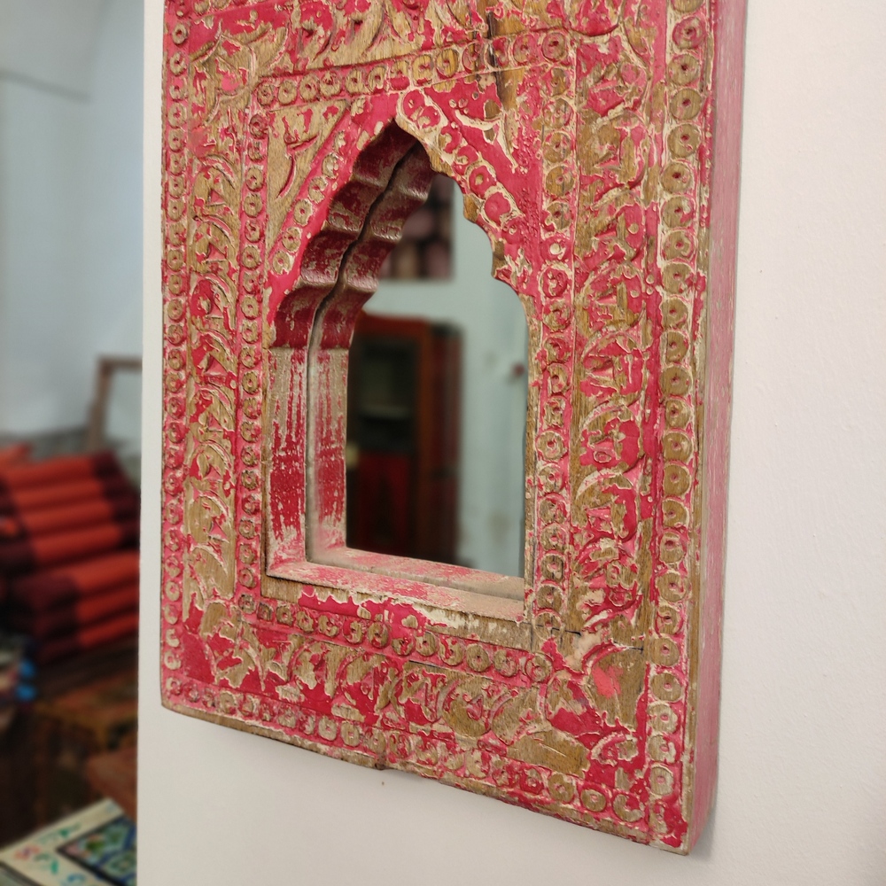 decorazione incisa di specchio indiano fucsia