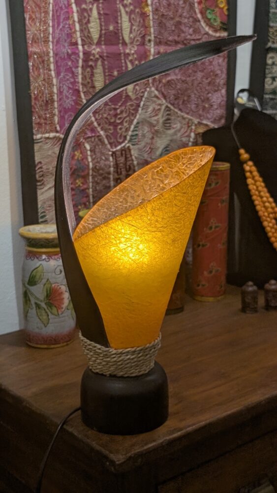 dettaglio del paralume etnico di lampada da tavolo