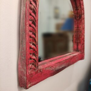 dettaglio di specchio rosa ad arco indiano