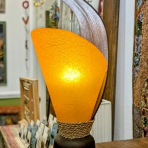 lampada da tavolo con paralume etnico