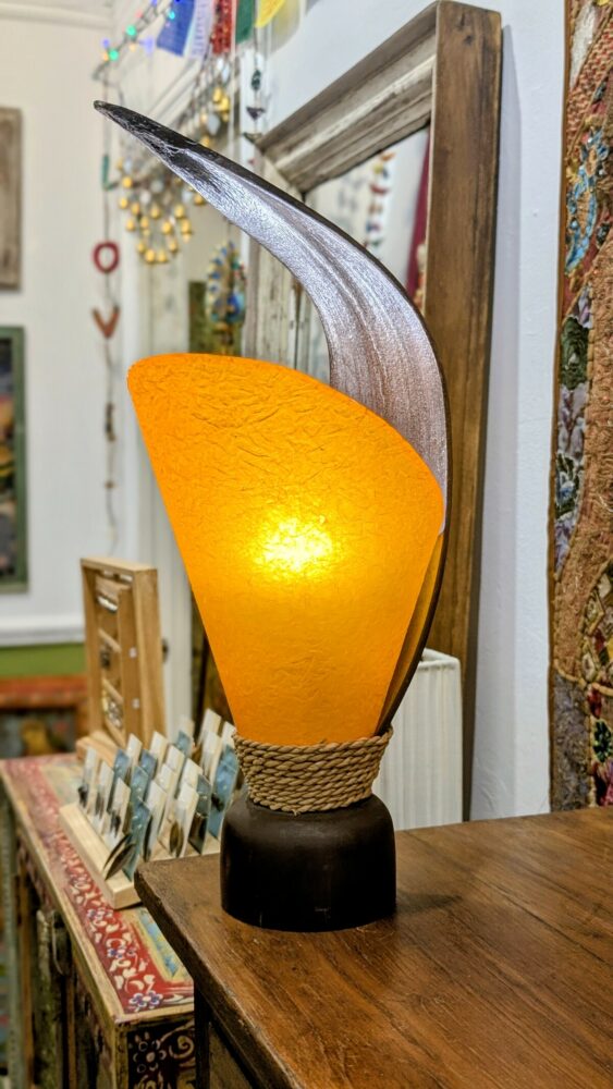 lampada da tavolo con paralume etnico