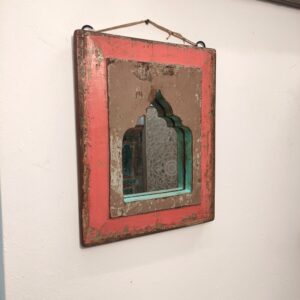 piccolo specchio decorativo ad arco