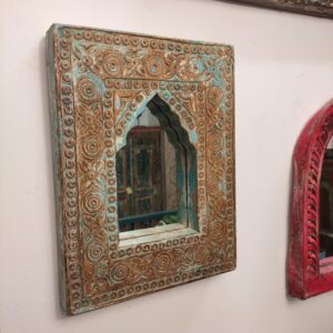 piccolo specchio decorativo in legno inciso