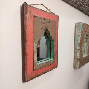 piccolo specchio decorativo in legno riciclato