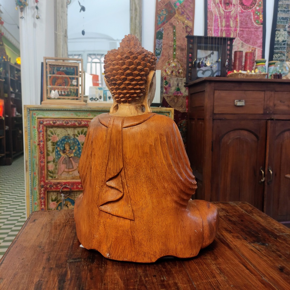 retro lavorato della statua buddha in legno