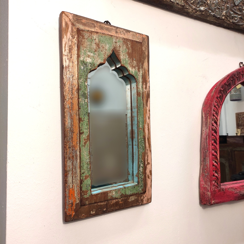 specchio decorativo in legno colorato riciclato