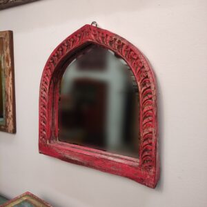 specchio rosa indiano con forma ad arco