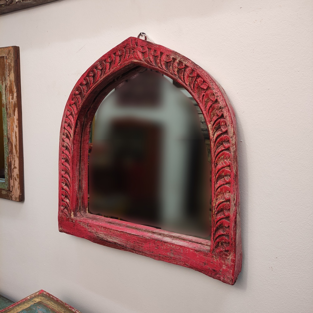 specchio rosa indiano con forma ad arco