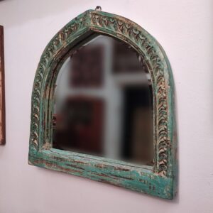 specchio colore verde acqua indiano con forma ad arco