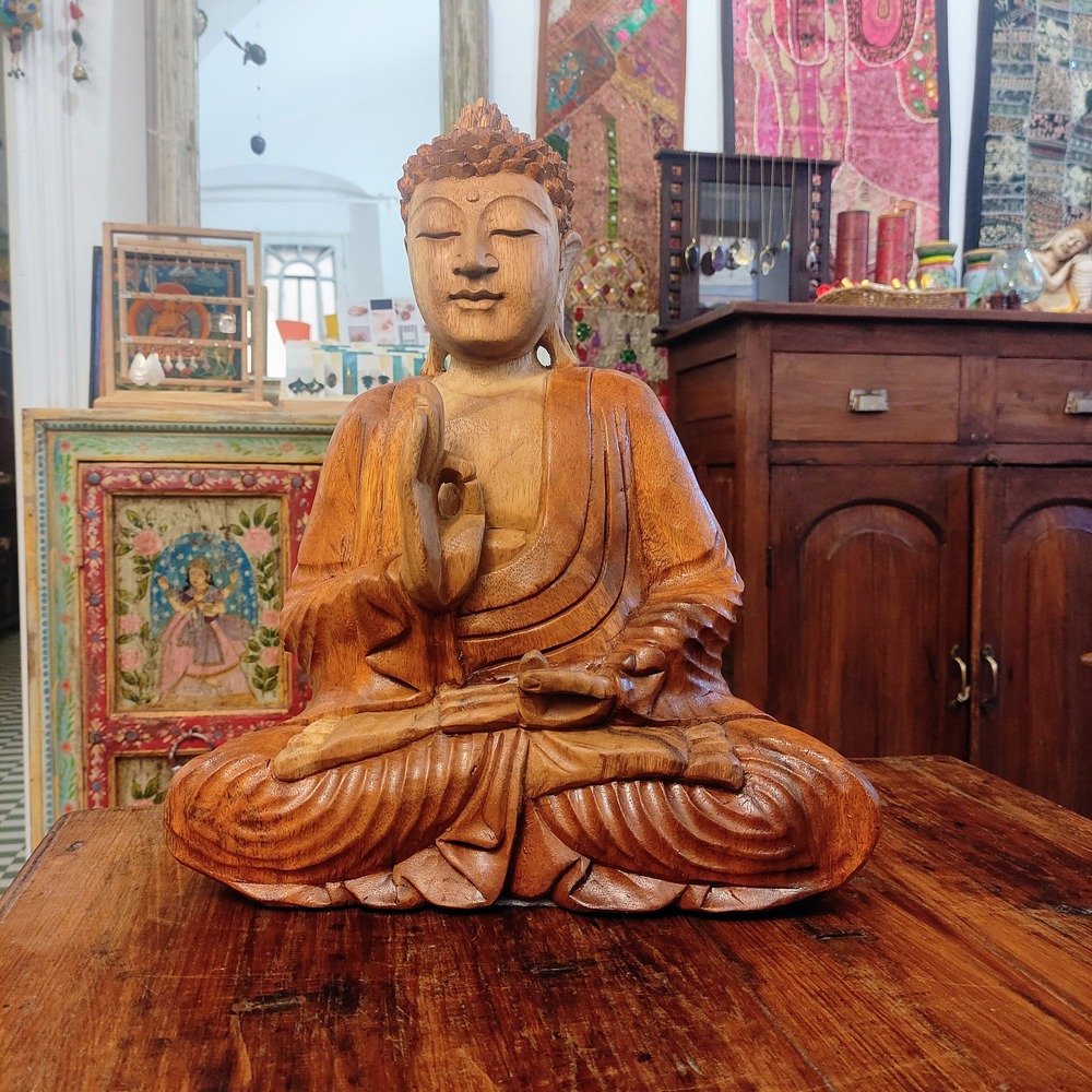 statua buddha meditazione in vitarka mudra e gambe incrociate