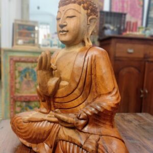 statua del buddha in meditazione in legno