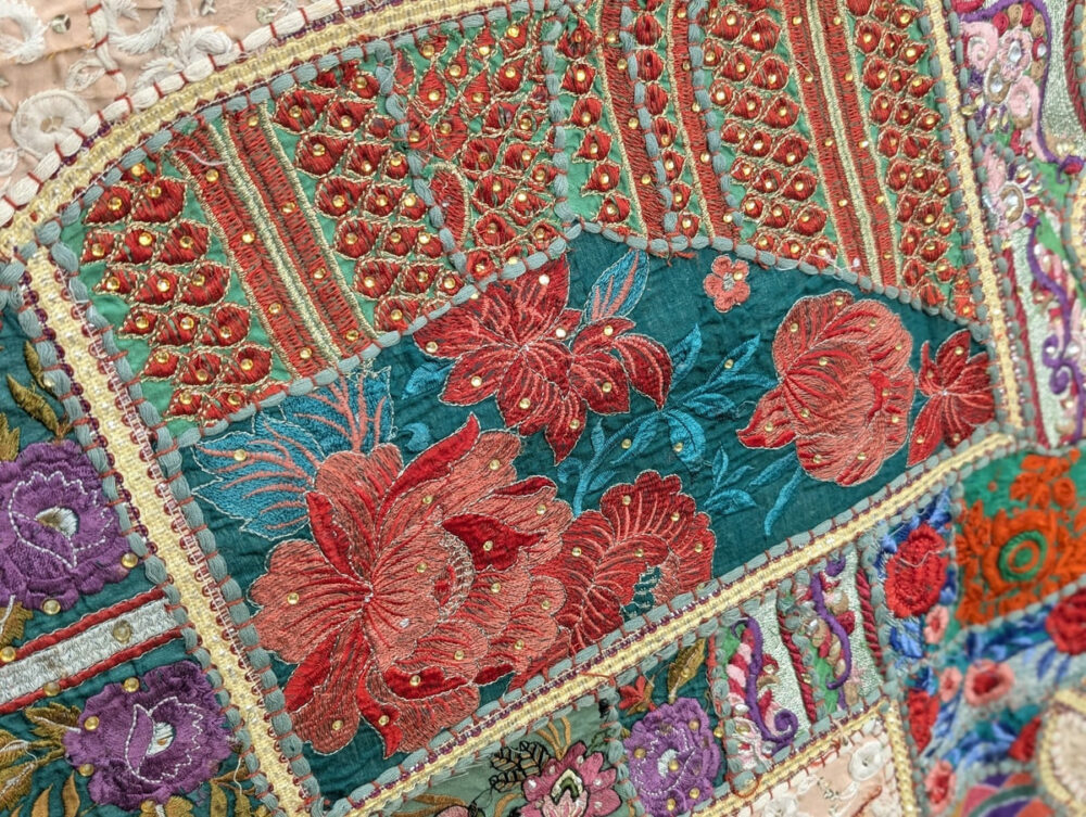 ARAZZO INDIANO CON ELEFANTE PATCHWORK RICAMATO - immagine 6