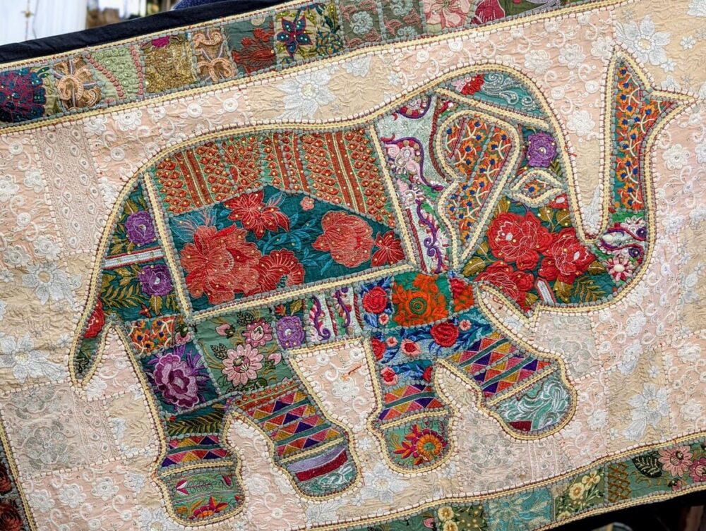 ARAZZO INDIANO CON ELEFANTE PATCHWORK RICAMATO - immagine 2