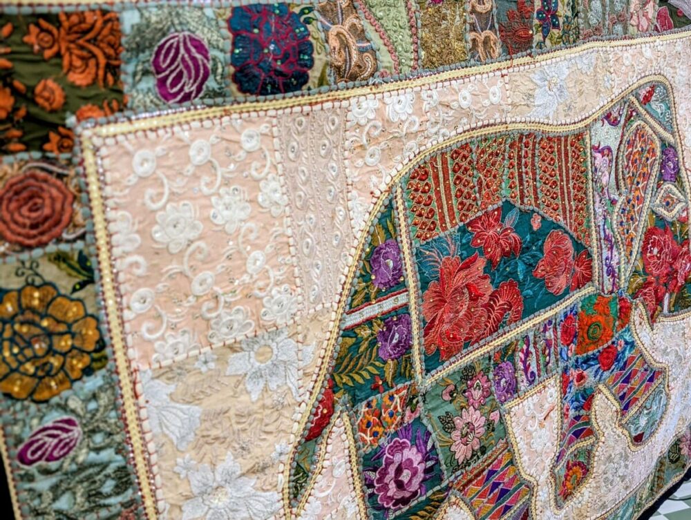 ARAZZO INDIANO CON ELEFANTE PATCHWORK RICAMATO - immagine 4