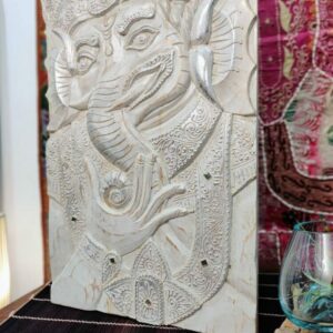 decorazione da parete con Ganesh bianco e argento