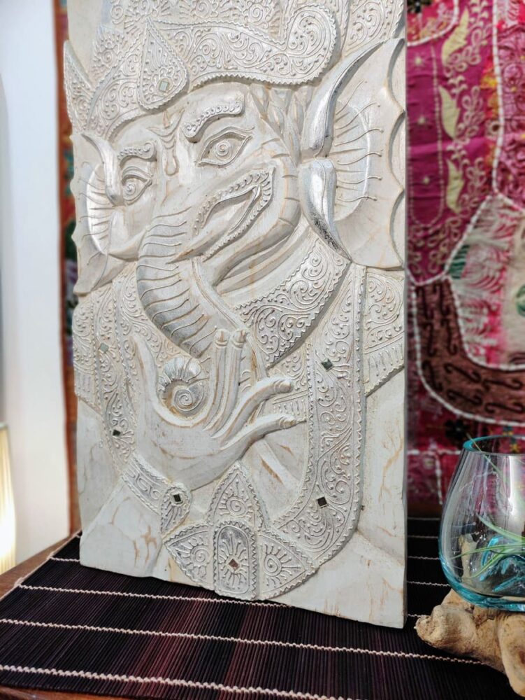 decorazione da parete con Ganesh bianco e argento