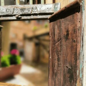 specchio finestra indiana originale in legno recuperata