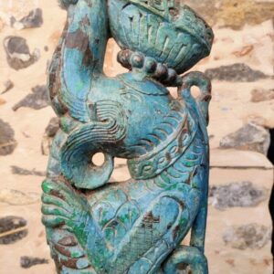 Alternative view of SCULTURA YALI DA ANTICA STAFFA INDIANA IN LEGNO