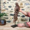 Scultura verticale di elefante da staffa colonna indiana di legno su supporto metallico