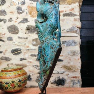 Scultura decorativa di Yali ricavata da un'antica staffa architettonica con tracce di policromia azzurra India del sud