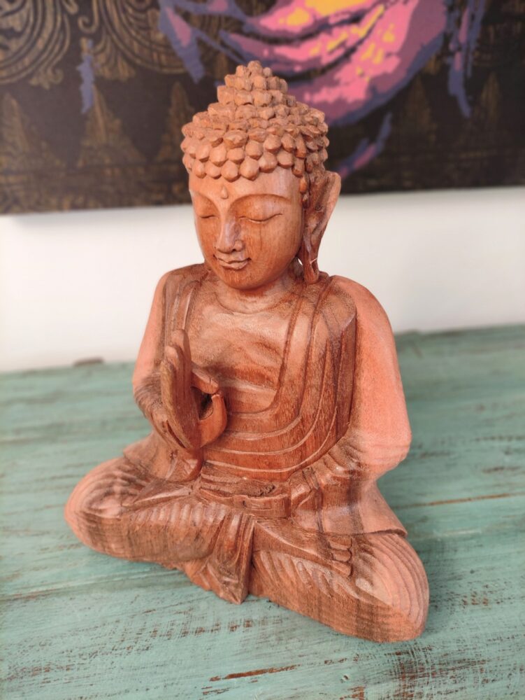 Statua del Buddha in meditazione in legno di Suar naturale intagliata a mano altezza 30cm.