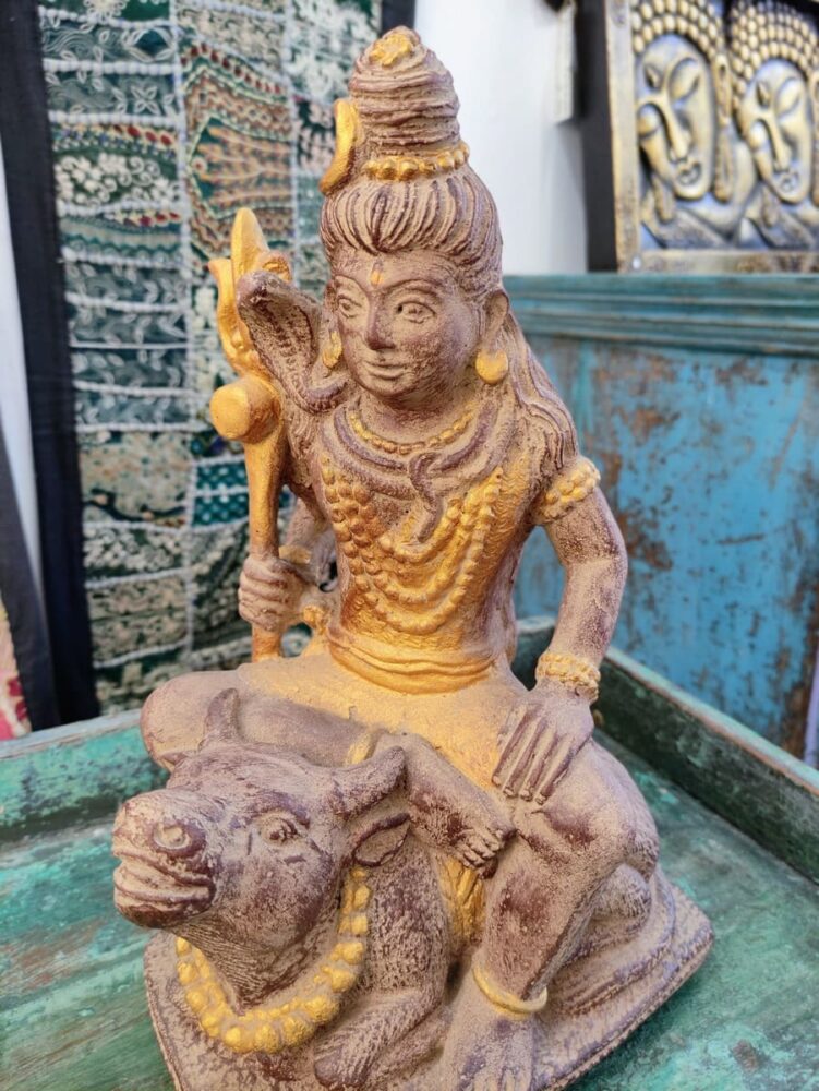 STATUA DI SHIVA E NANDI IN POLVERE DI PIETRA E ORO - immagine 2
