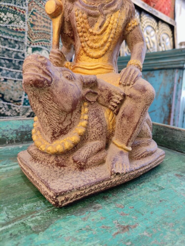 STATUA DI SHIVA E NANDI IN POLVERE DI PIETRA E ORO - immagine 3