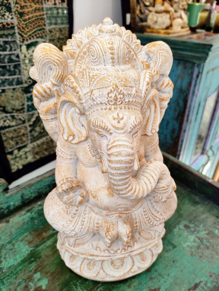 STATUA DI GANESH BIANCO E ORO IN POLVERE DI PIETRA - immagine 3