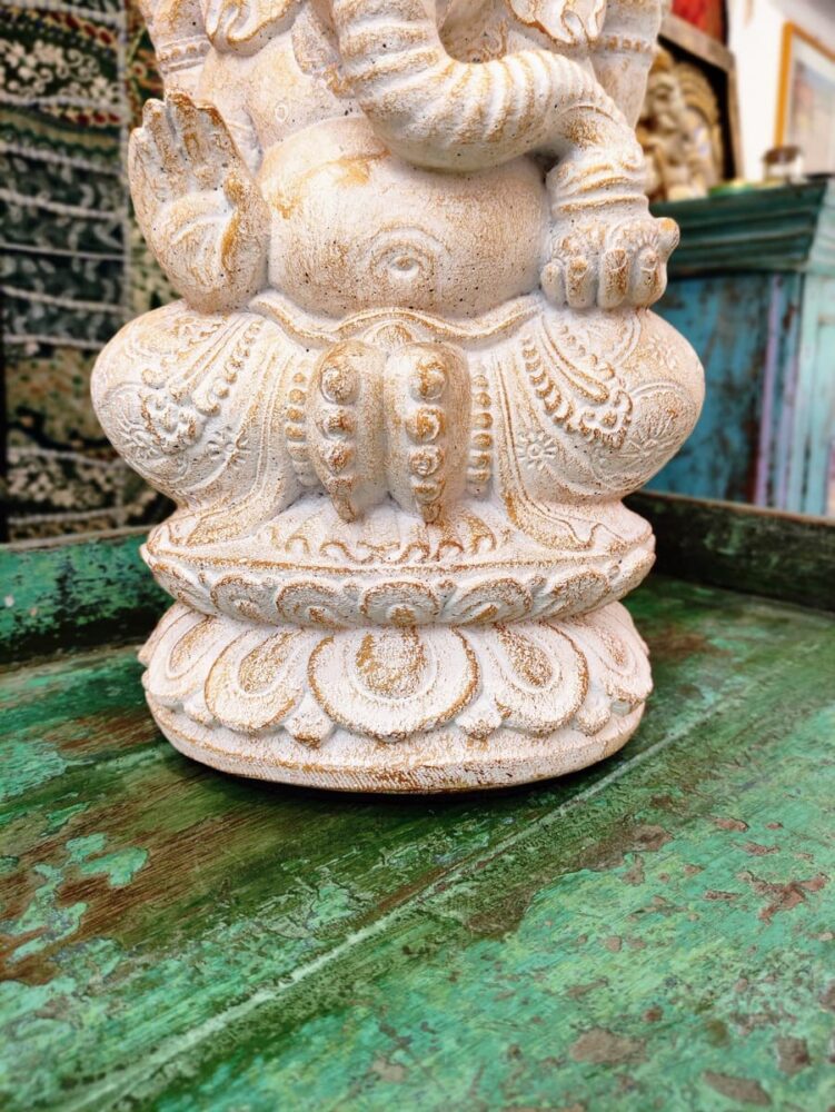 STATUA DI GANESH BIANCO E ORO IN POLVERE DI PIETRA - immagine 4