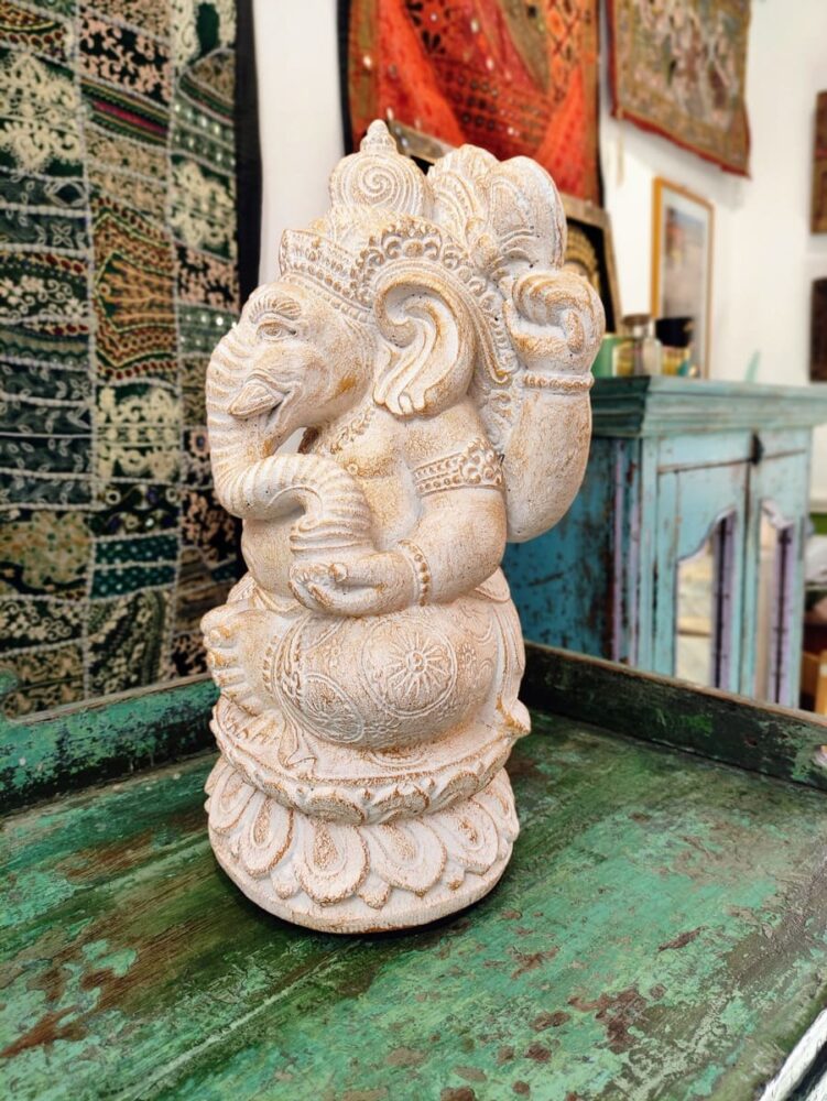 STATUA DI GANESH BIANCO E ORO IN POLVERE DI PIETRA - immagine 5
