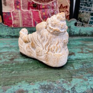 STATUETTA DI GANESH DISTESO BIANCO E ORO - immagine 4