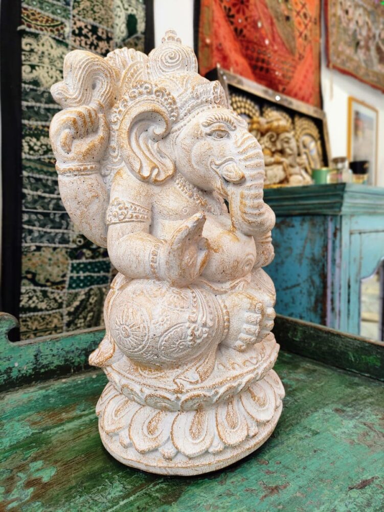 STATUA DI GANESH BIANCO E ORO IN POLVERE DI PIETRA - immagine 7