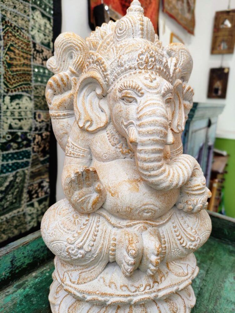 STATUA DI GANESH BIANCO E ORO IN POLVERE DI PIETRA - immagine 8
