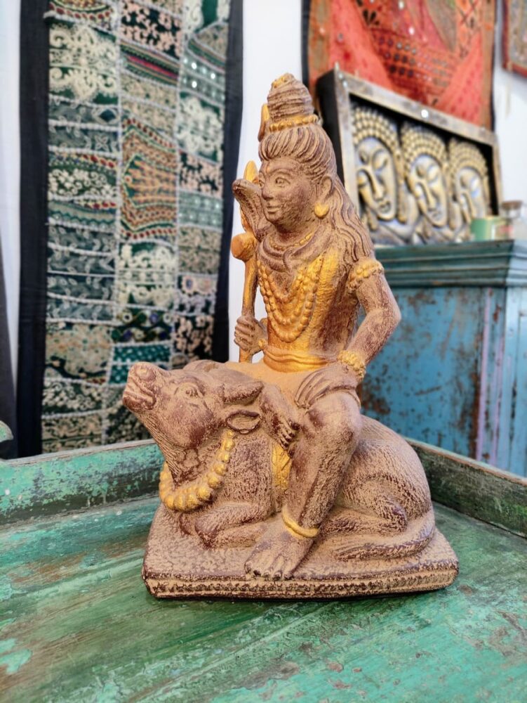 STATUA DI SHIVA E NANDI IN POLVERE DI PIETRA E ORO - immagine 4